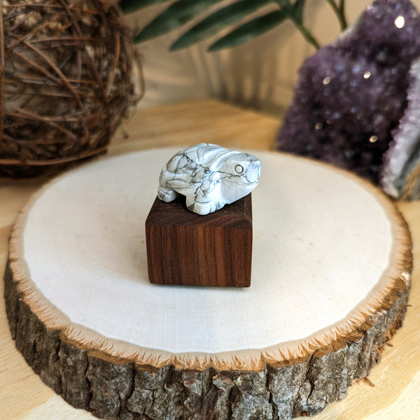 Handmade Howlite Crystal Turtle - Symbol of Wisdom, Patience, and Calm - Enhance Your Spiritual Journey and Home - Unique Crystal Animal - Geode Charm - Buy Now!