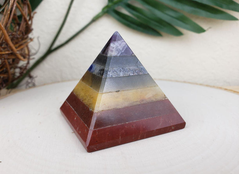 Pirámide de cristal de chakra 